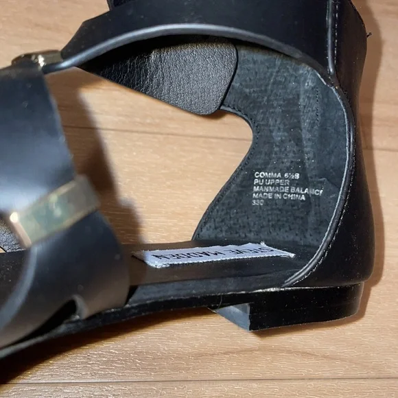 *NWOT* Steve Madden black strappy sandals - Picture 4 of 6